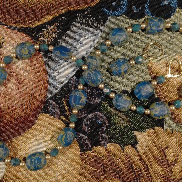 Hand-crafted artisanal necklace/earring set in moondust blue with Picasso finish - Picture 5 of 8